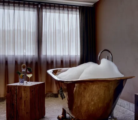 Kupferwanne mir Schaumbad im Alpenwellness des