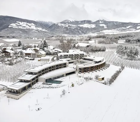 Gesamtansicht des Das Mühlwald im tiefen Schnee