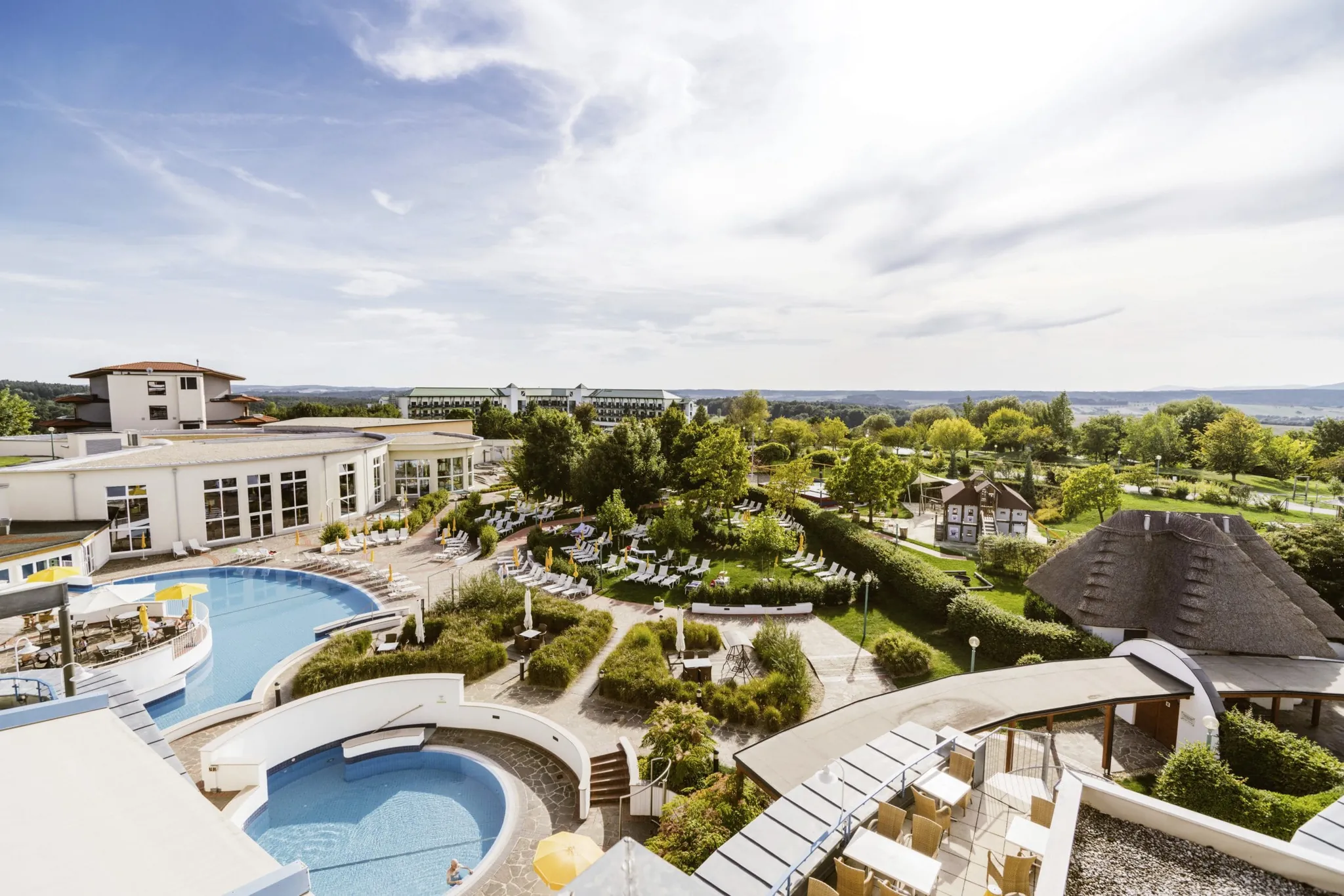 Außenansicht des Reiters Finest Family Resort mit Blick auf die Outdoorpools
