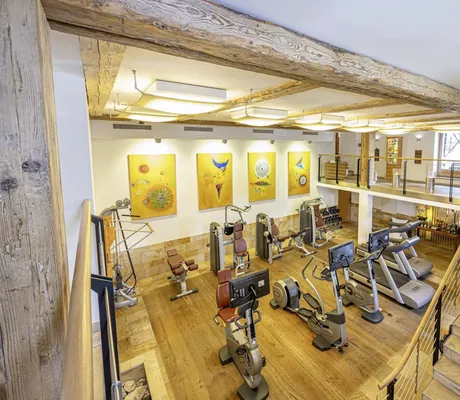 Modern gestalteter Fitnessraum im Der Böglerhof – Pure Nature Resort