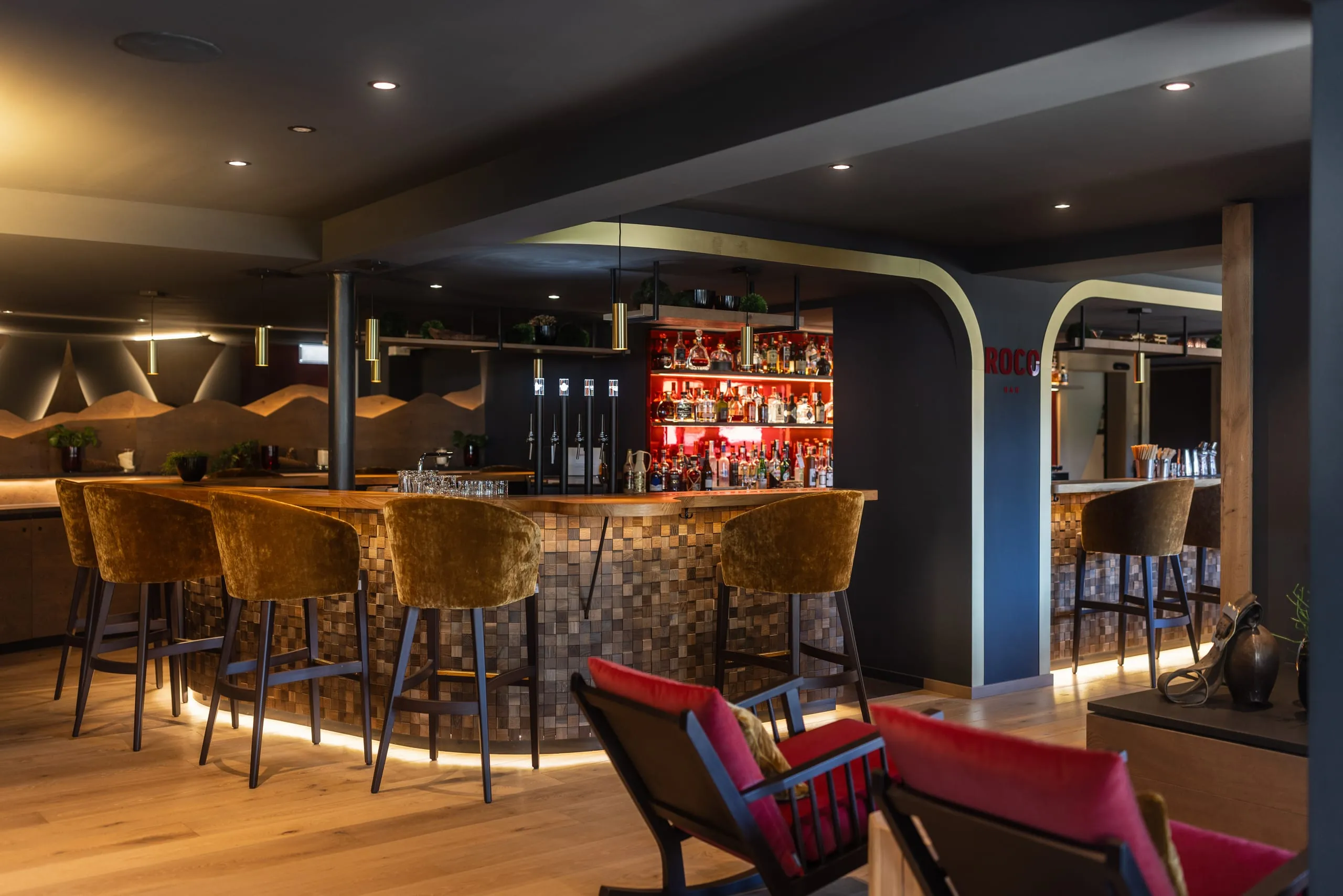 Modern gestaltete Bar im Hotel Franks mit Loungem&ouml;beln