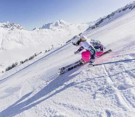 Skifahrerin auf Freeridepiste