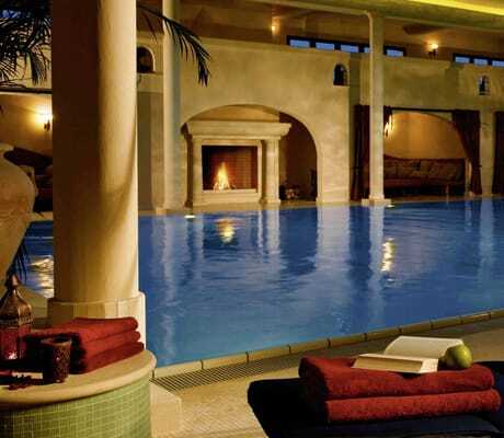 Indoor-Schwimmbad im Orient-Stil in der Yachthafenresidenz Hohe Düne