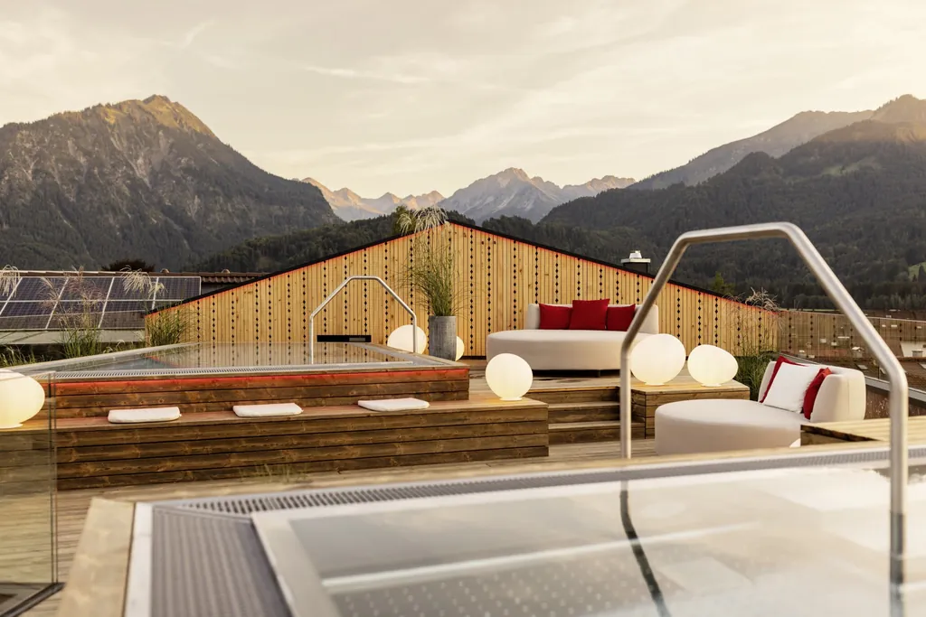 Rooftop-Spa des Hotel Franks mit zwei Onsen-Pools und Bergpanorama