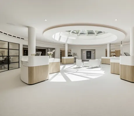 Hell und freundlich gestalteter Spa-Bereich im Alpenresort Schwarz mit Rezeption