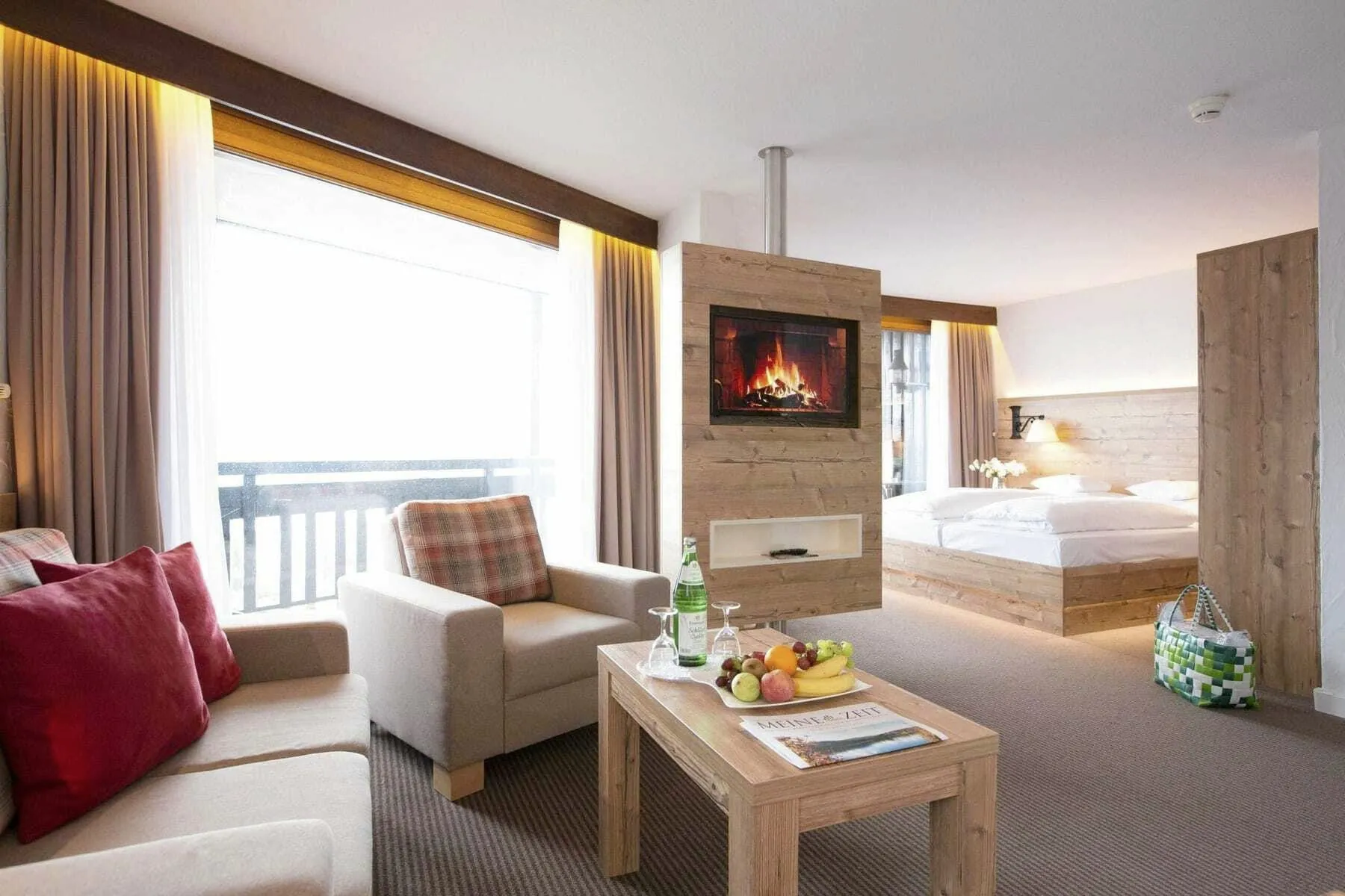 Gro&szlig;z&uuml;giges Appartement im Wellnesshotel Vier Jahreszeiten am Schluchsee mit Effektfeuer