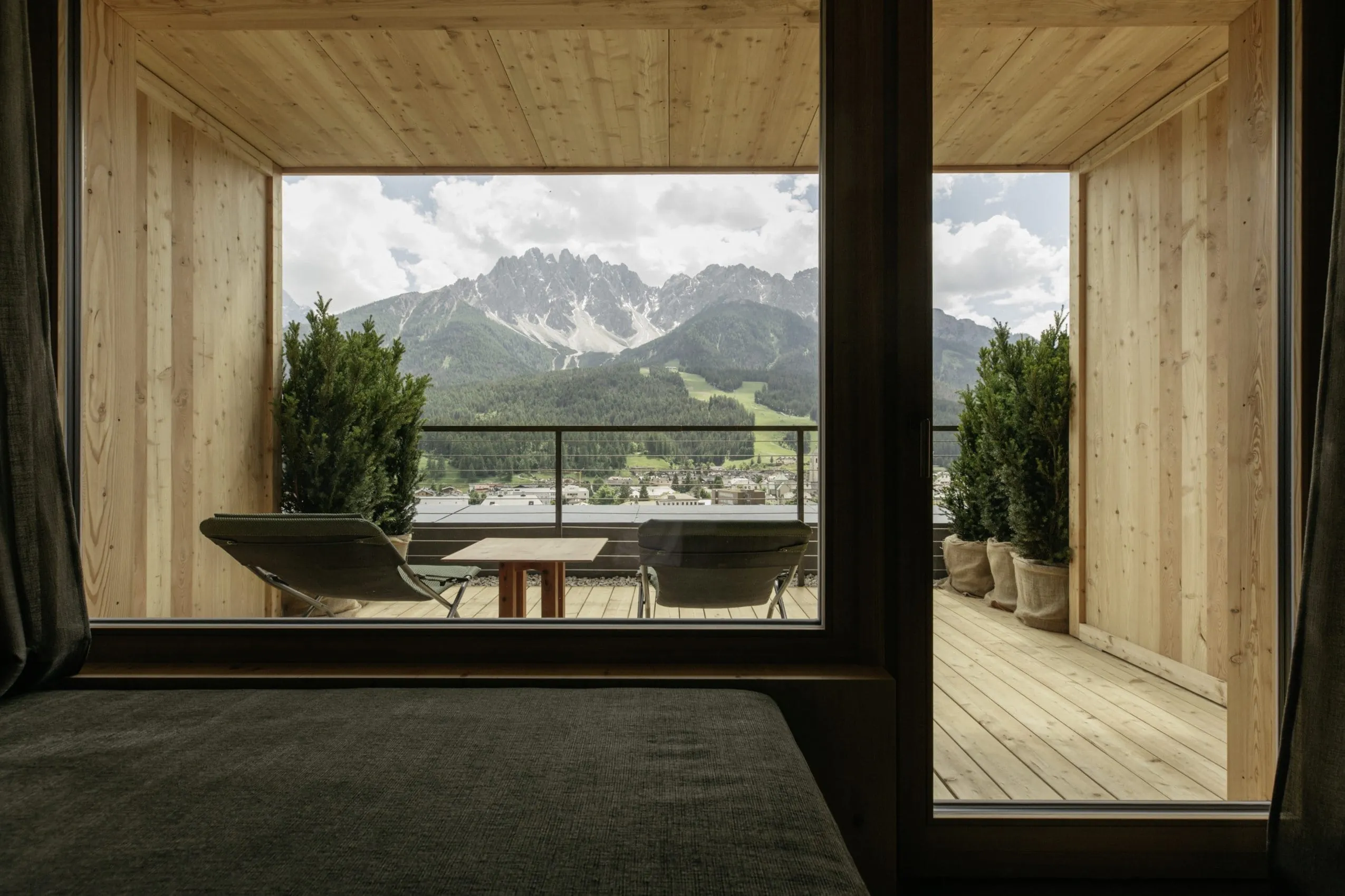 Zimmer mit Balkon und Bergblick im Leitlhof in Innichen