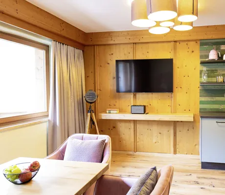 Appartement mit Sitzgelegenheit und Küchenzeile im Lechlife Travelhouse