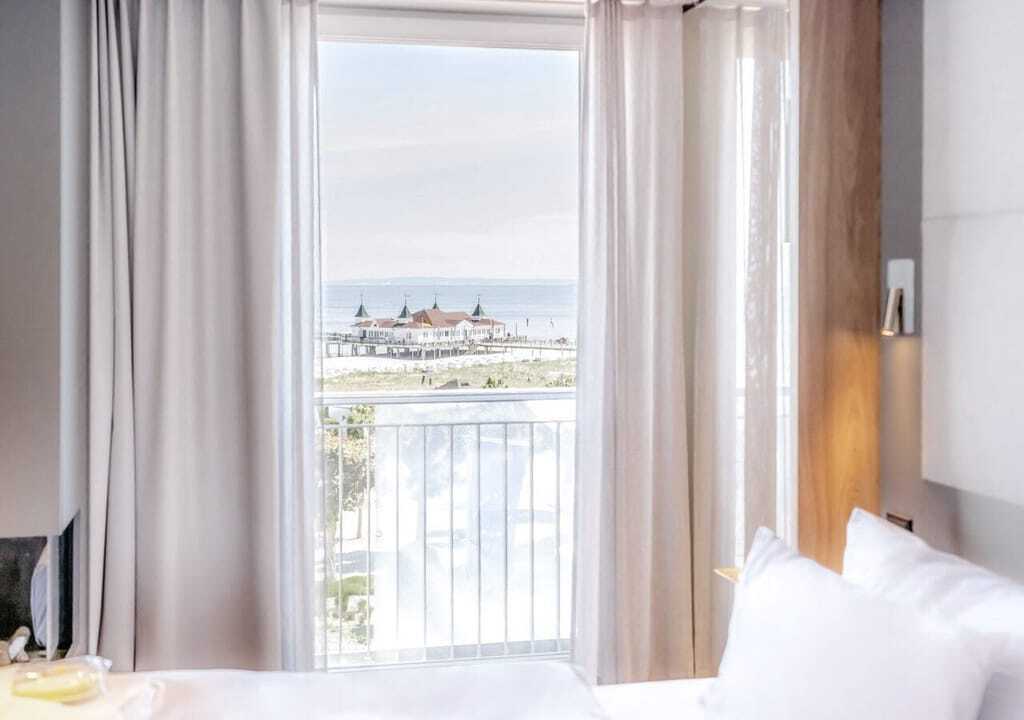 Zimmer im Wellnesshotel DAS AHLBECK Hotel & Spa mit Blick auf die Ostsee