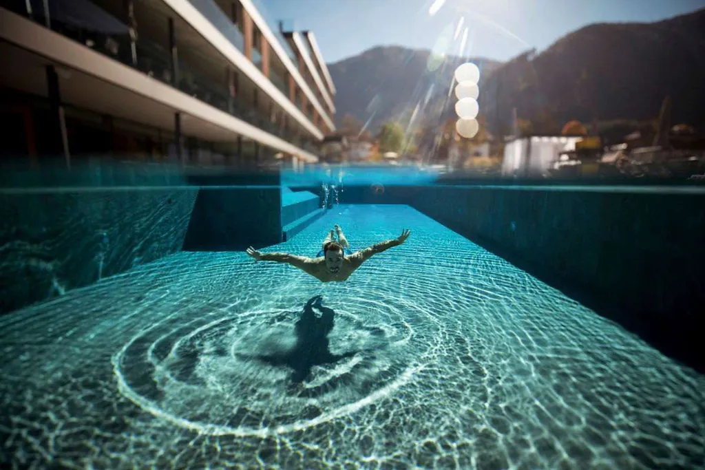 Unterwasseraufnahme im Wellnesshotel Winkler in S&uuml;dtirol
