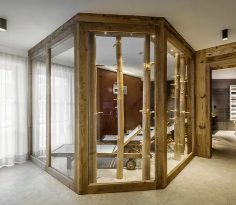Private Spa Bereich eines der Liondes Chalets in Holzoptik