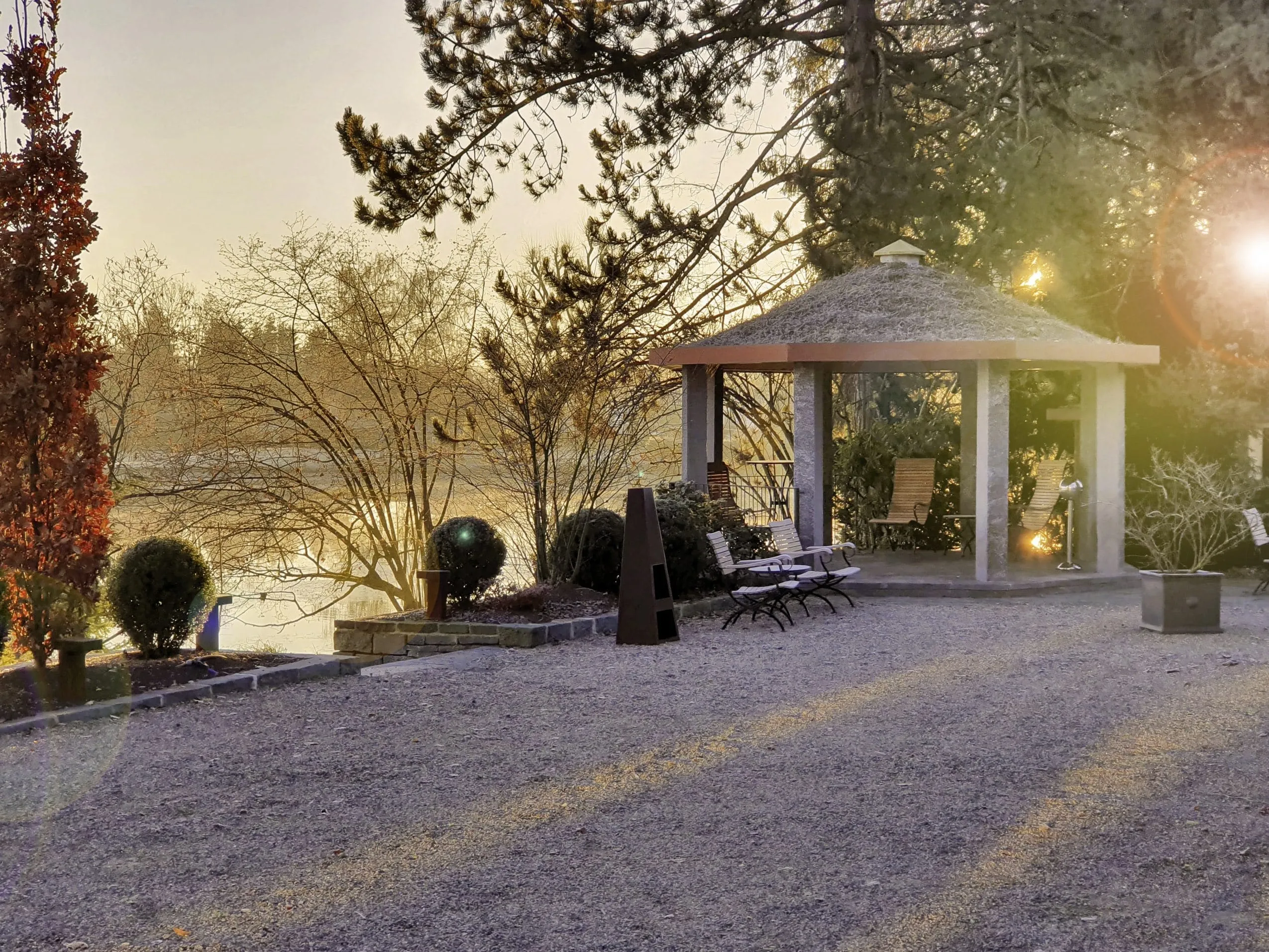 Seepavillon im Park des Bad Clevers Gesundheitsresort & SPA