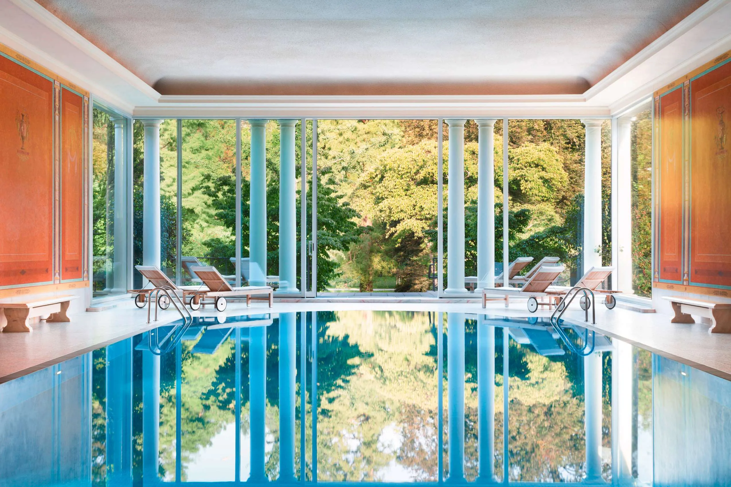 Innenpool mit Parkblick des Brenners Park Hotel & Spa