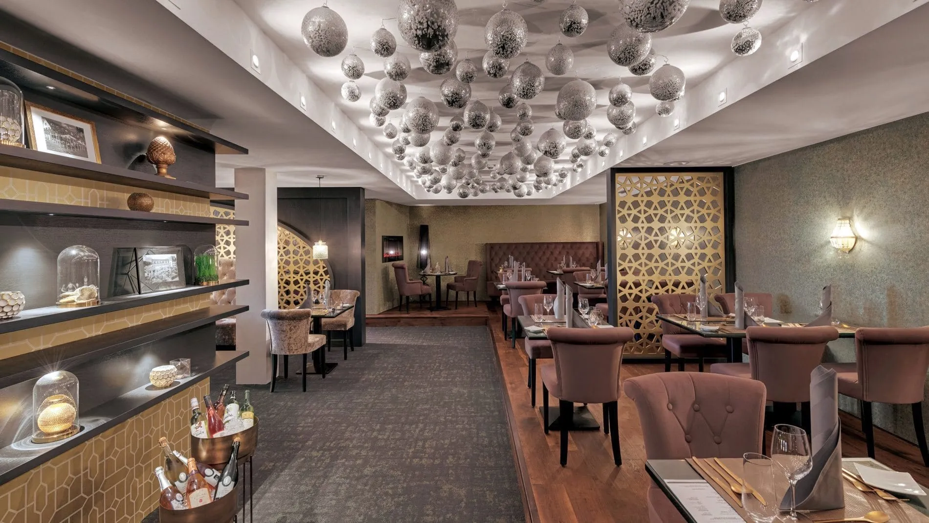 Restaurant im Loungestil in gedeckten Naturt&ouml;nen im Lifestyle Resort Zum Kurf&uuml;rsten