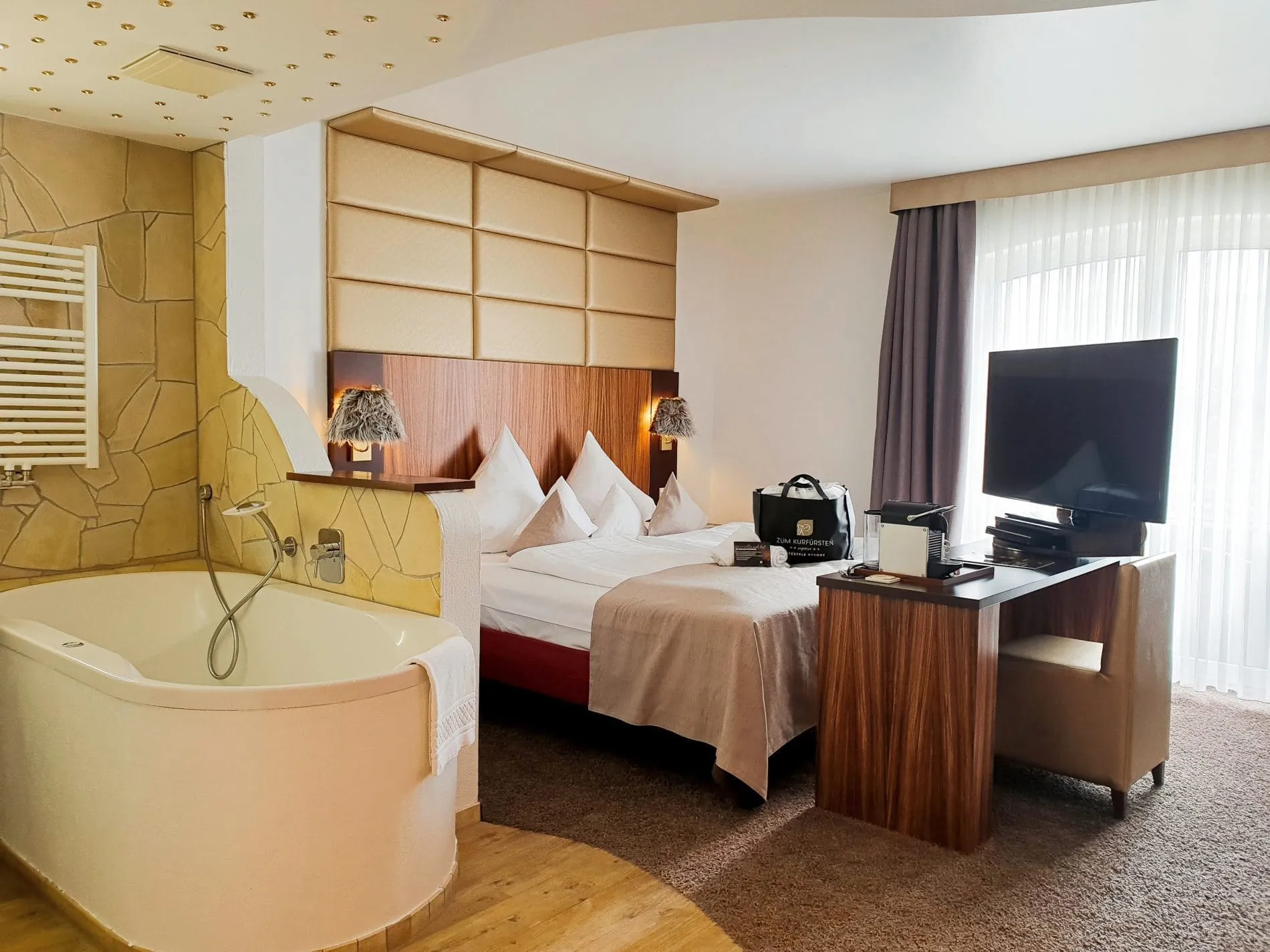 Spa Suite mit Badewanne im Lifestyle Resort Zum Kurf&uuml;rsten