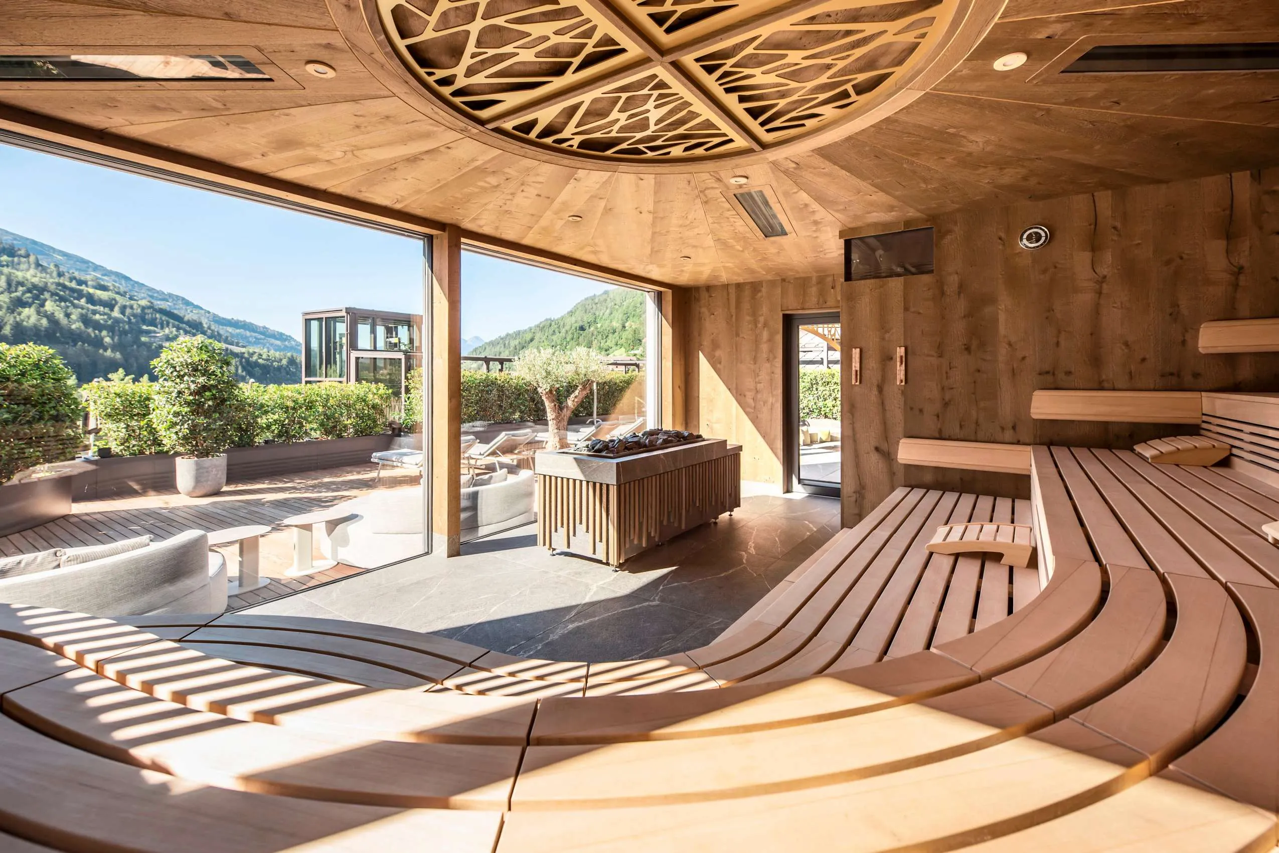 Holz-Eventsauna im Quellenhof Luxury Resort Passeier
