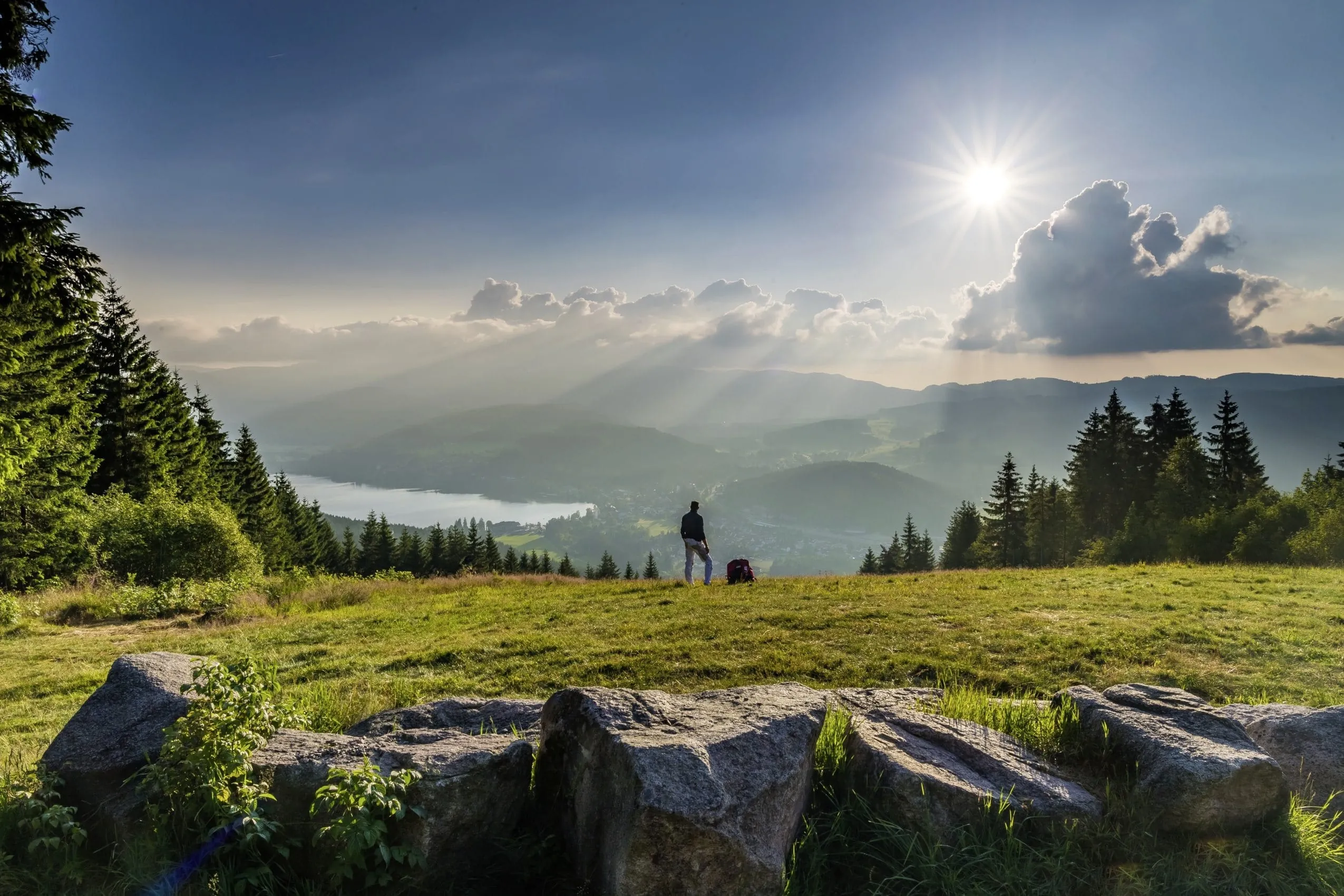 Panoramablick &uuml;ber den Schwarzwald und den Schluchsee im Vier Jahreszeiten am Schluchsee