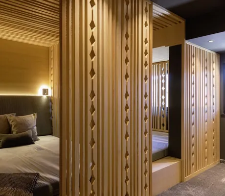 Abgetrennte Ruhekojen im Wellnessbereich des Hotel Franks