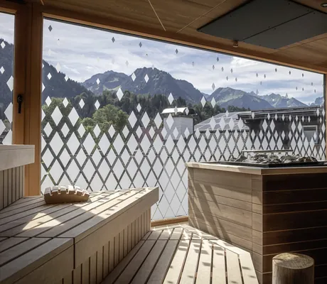 Sauna des Hotel Franks mit Blick in die Berge