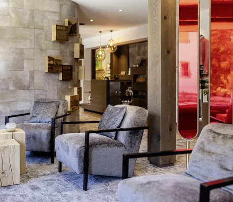 Lobby des Hotel Franks mit gemütlichen Polstersesseln