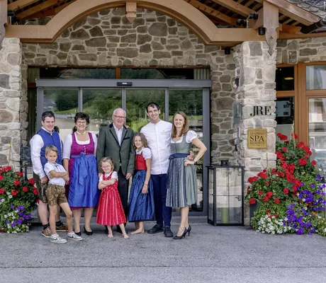 drei Generationen Inhaberfamilie Herbst von der Riederalm