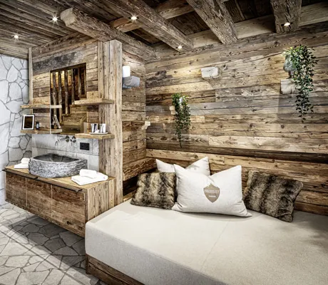 Privater Spabereich in Holzoptik mit gemütlicher Sitzbank und Naturstein-Waschbecken im Bergdorf Prechtlgut