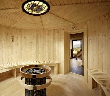 runde Familiensauna im Hotel Prinz-Luitpold-Bad mit Bleiglasfenster an der Decke