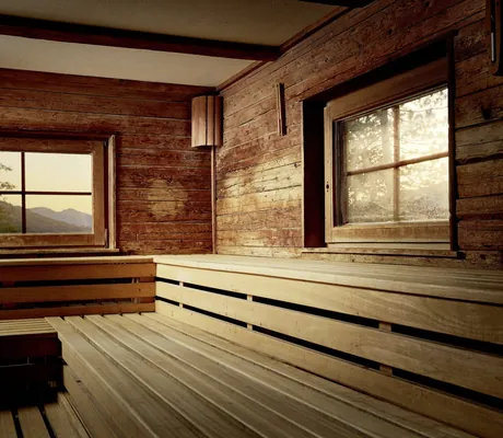 urige Sauna aus Altholz im Hotel Prinz-Luitpold-Bad