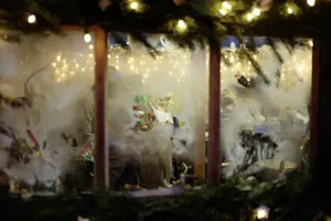 als Engel verkleidete Kinder auf dem Weihnachtsmarkt in Bad Hindelang