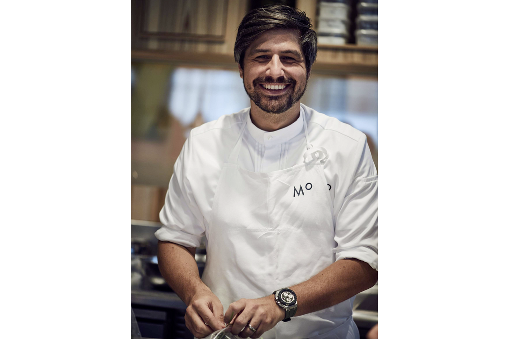 Porträt vom lachenden Küchenchef Sven Wassmer des Memories im Grand Resort Bad Ragaza