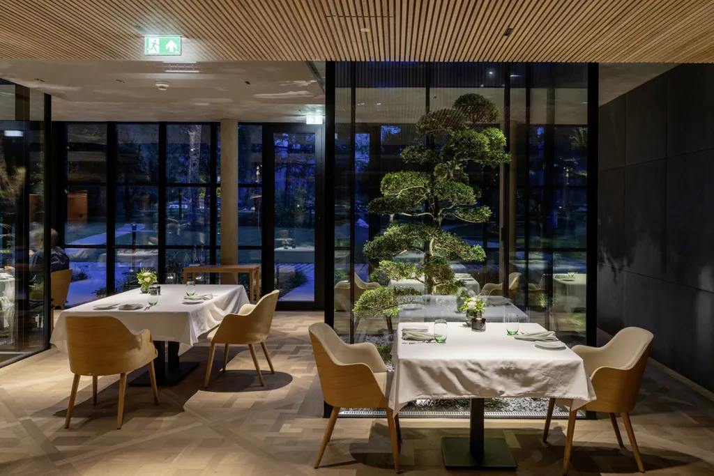 Sternerestaurant Dichter im Glaskubus im Parkhotel Egerner Hoefe