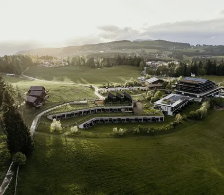 Gesamtansicht des Hotel Pfösl mit Blick auf Deutschnofen