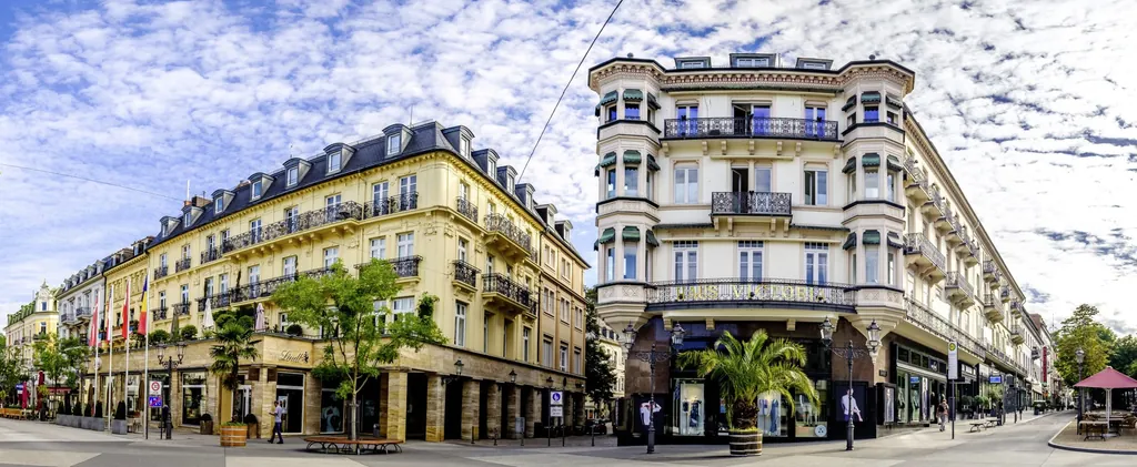 Die Kurstadt Baden-Baden mit prachtvollen, historischen Häusern.
