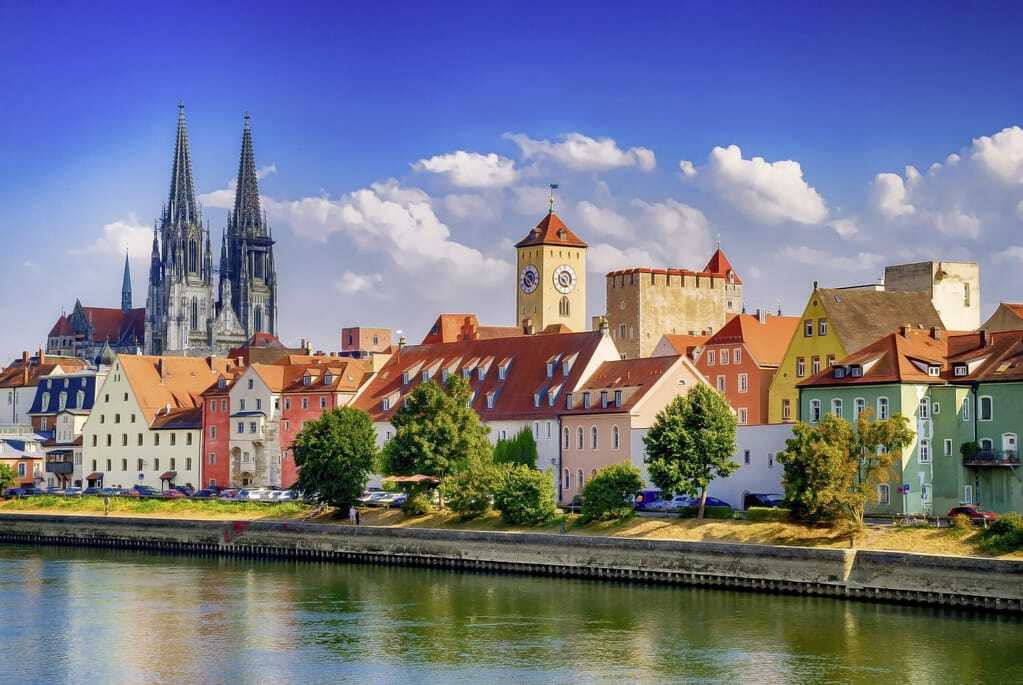Ein Städtetrip in das Manhattan des Mittelalters - Regensburg - mit dem gotischen Dom St. Peter.