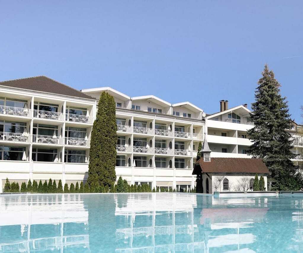 Rückfassade des Das Parkhotel vom Infintypool aus gesehen