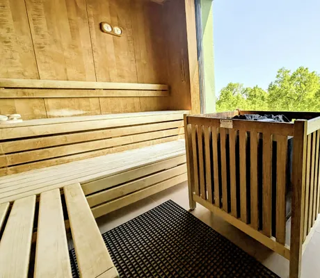 Sauna im Parkhotel Schillerhain mit Blick auf die Baumwipfel