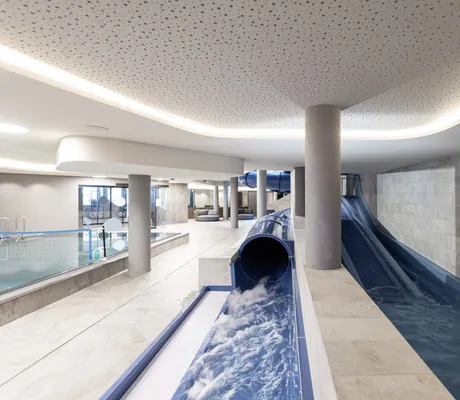 Wasser-Röhrenrutsche im DAS GERSTL Family Resort zwei Rutschbahnen