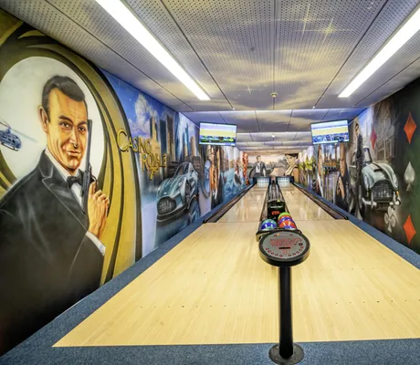 Bowlingbahnen in James Bond-Optik im Hotel Lamm