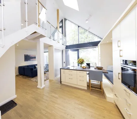 Maisonette im Maremüritz Yachthafen Resort mit Küchenblock und Wohnbereich