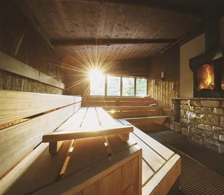 Sonnen fällt durch Fenster in der Sauna im Hotel Freizeit In