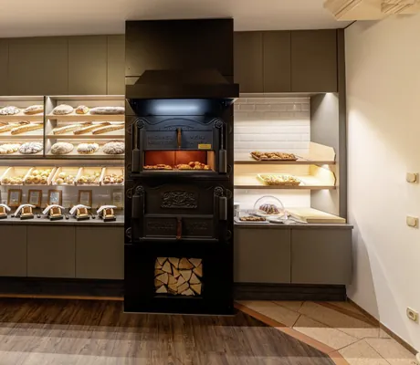 Großzügige Brot- und Gebäckauswahl am Frühstücksbuffet im Hotel Der Sonnenhof