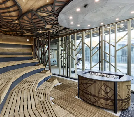 Eventsauna im Hotel Holzapfelmit blätterförmiger Decke