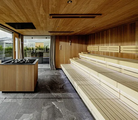 Eventsauna mit Blick auf die Saunaterrasse im Sonnenberg Panorama Dolomites Wellbeing