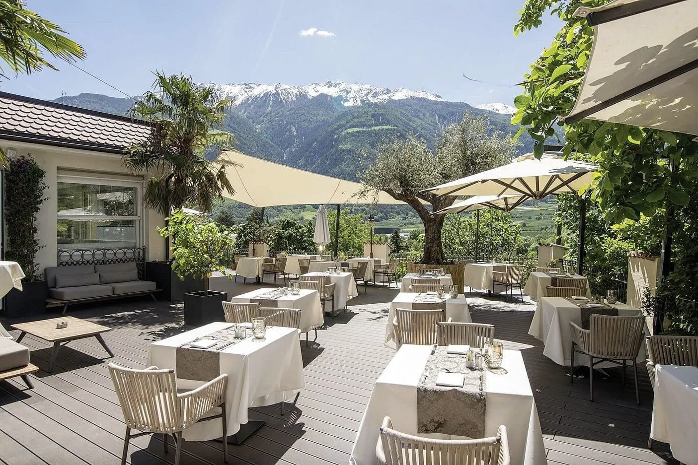 Gartenterrasse mit Bergblick im Preidlhof Luxury DolceVita Resort