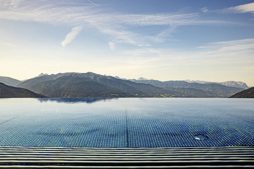 Sicht vom Sky Infinitypool des Wellnesshotel Sonnenberg in Meransen.