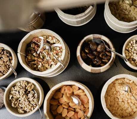 Auswahl an getrocknetem Obst und Nüssen am Frühstücksbuffet des MyParadies Sulden