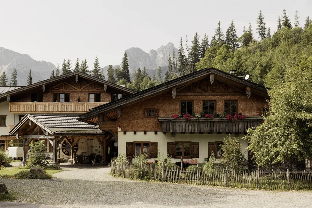 Der Eingangsbereich von au&szlig;en des Schlossanger Alp in Pfronten.