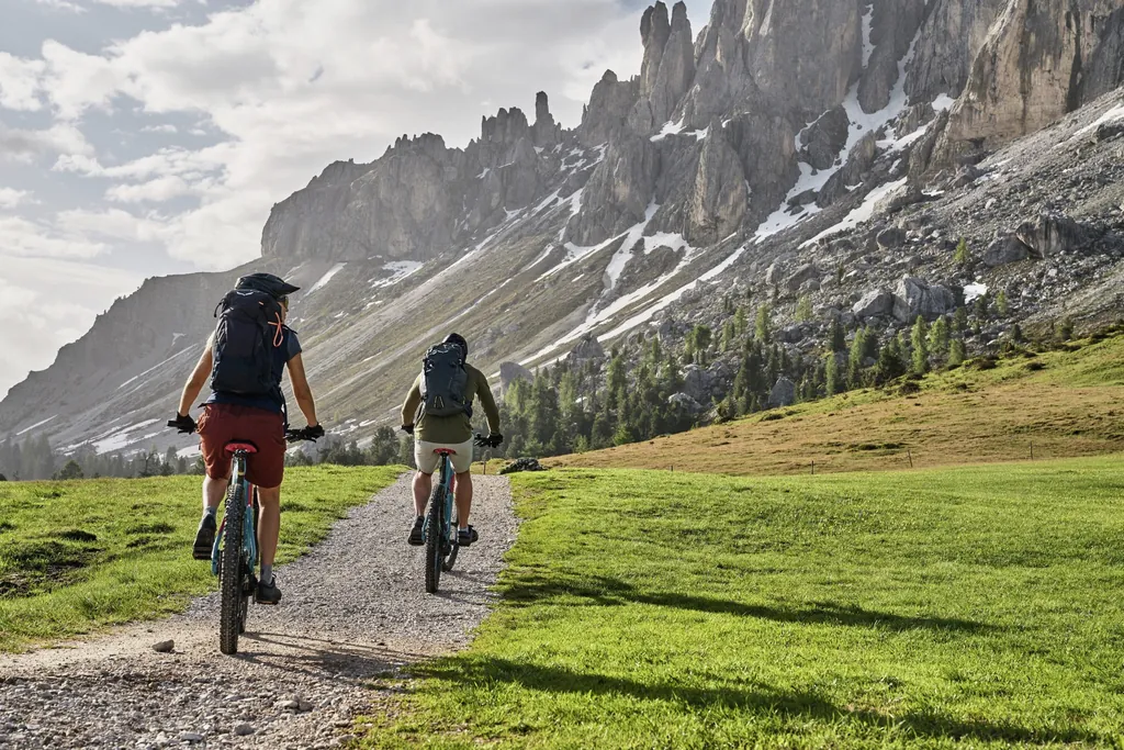 Fahrradfahrer auf dem Bike-Trail in der Nähe des Falkensteiner Kronplatz in Reischach.