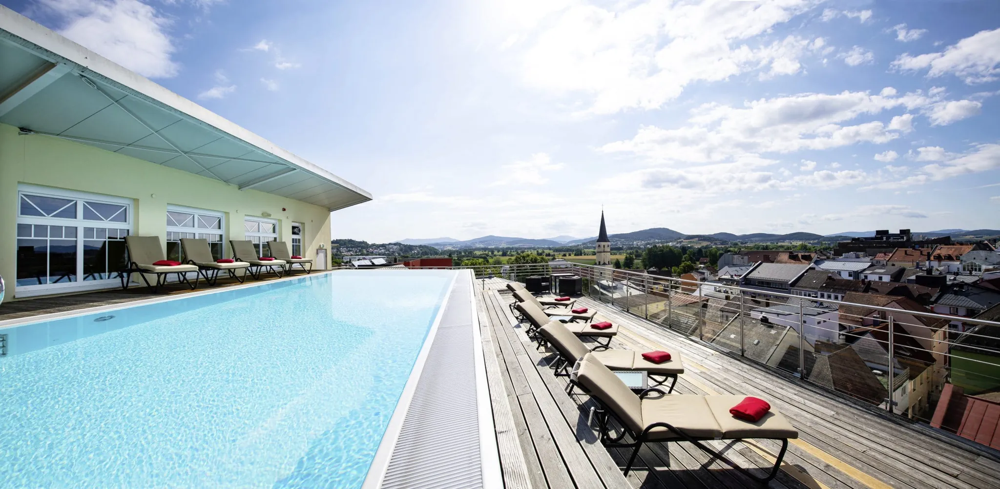 Skypool im Randsbergerhof über der Stadt Cham