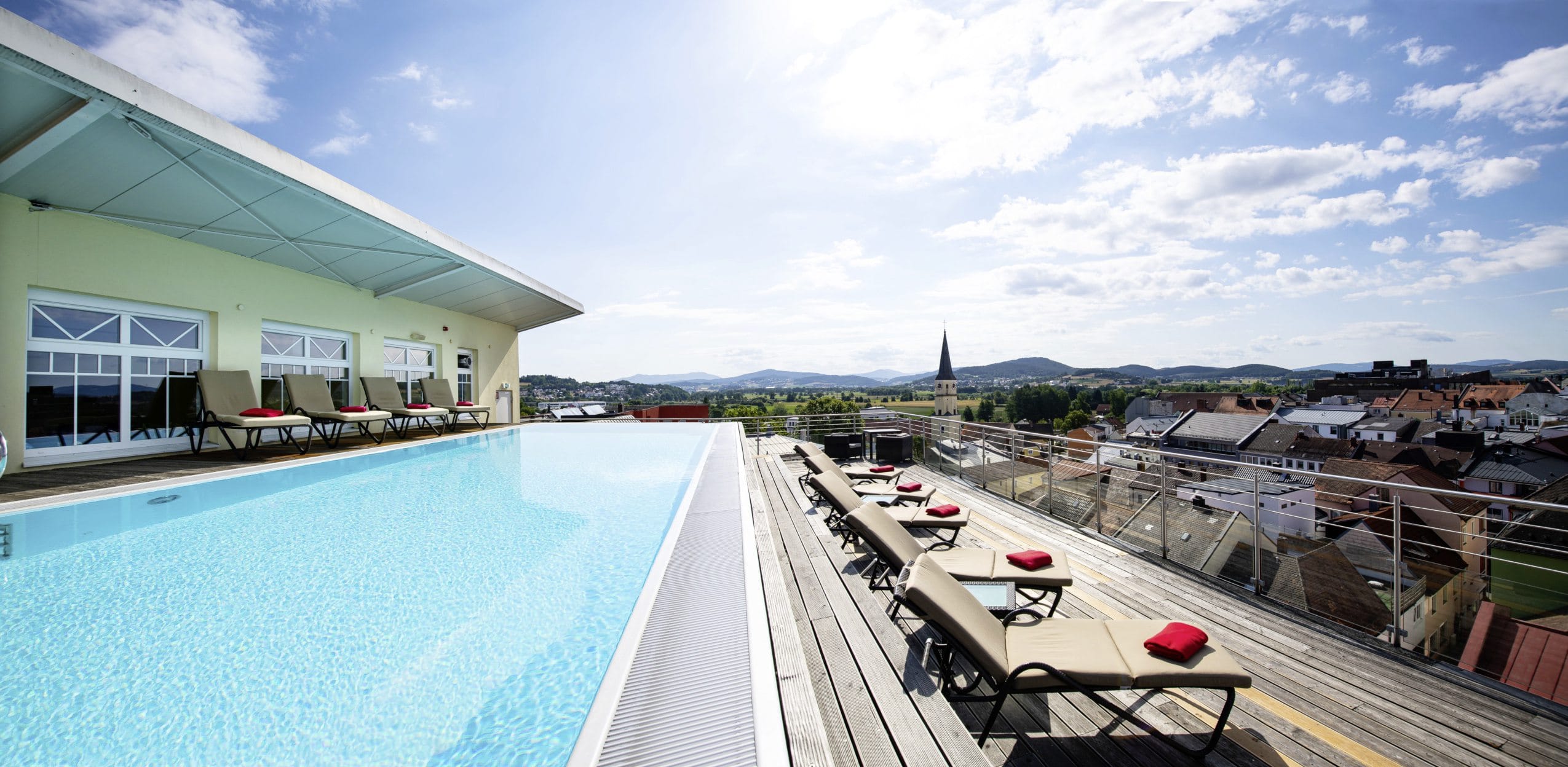 Skypool im Randsbergerhof über der Stadt Cham
